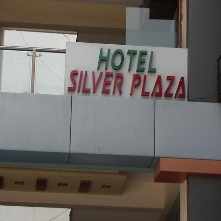 Hotel Silver Plaza อาเมดาบัด ภายนอก รูปภาพ