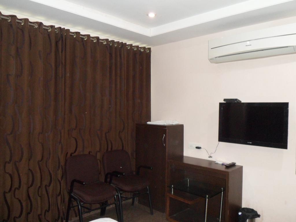 Hotel Silver Plaza อาเมดาบัด ห้อง รูปภาพ