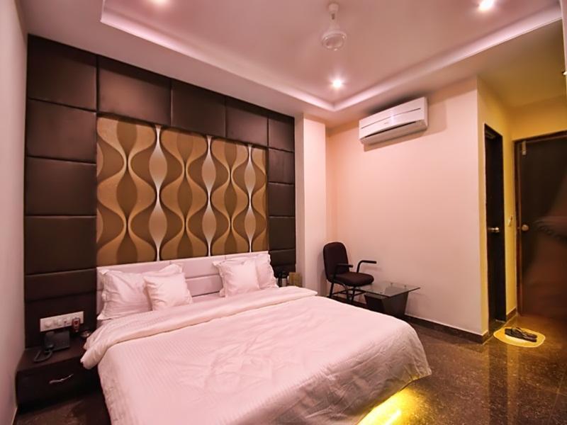 Hotel Silver Plaza อาเมดาบัด ภายนอก รูปภาพ